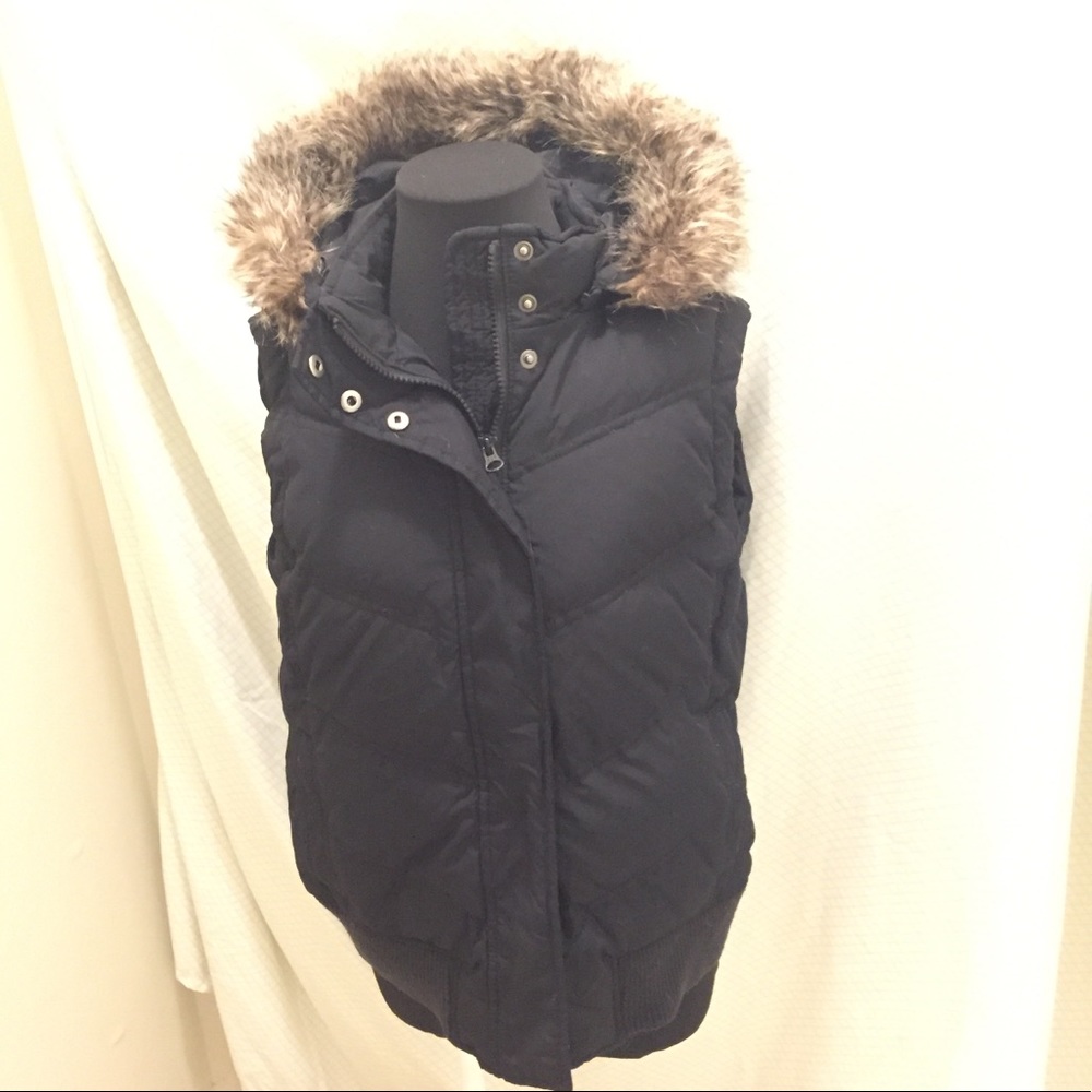 Black puffer vest Gap